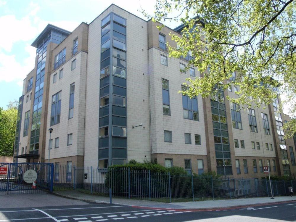 Apartment Lighthill House, Finsbury,